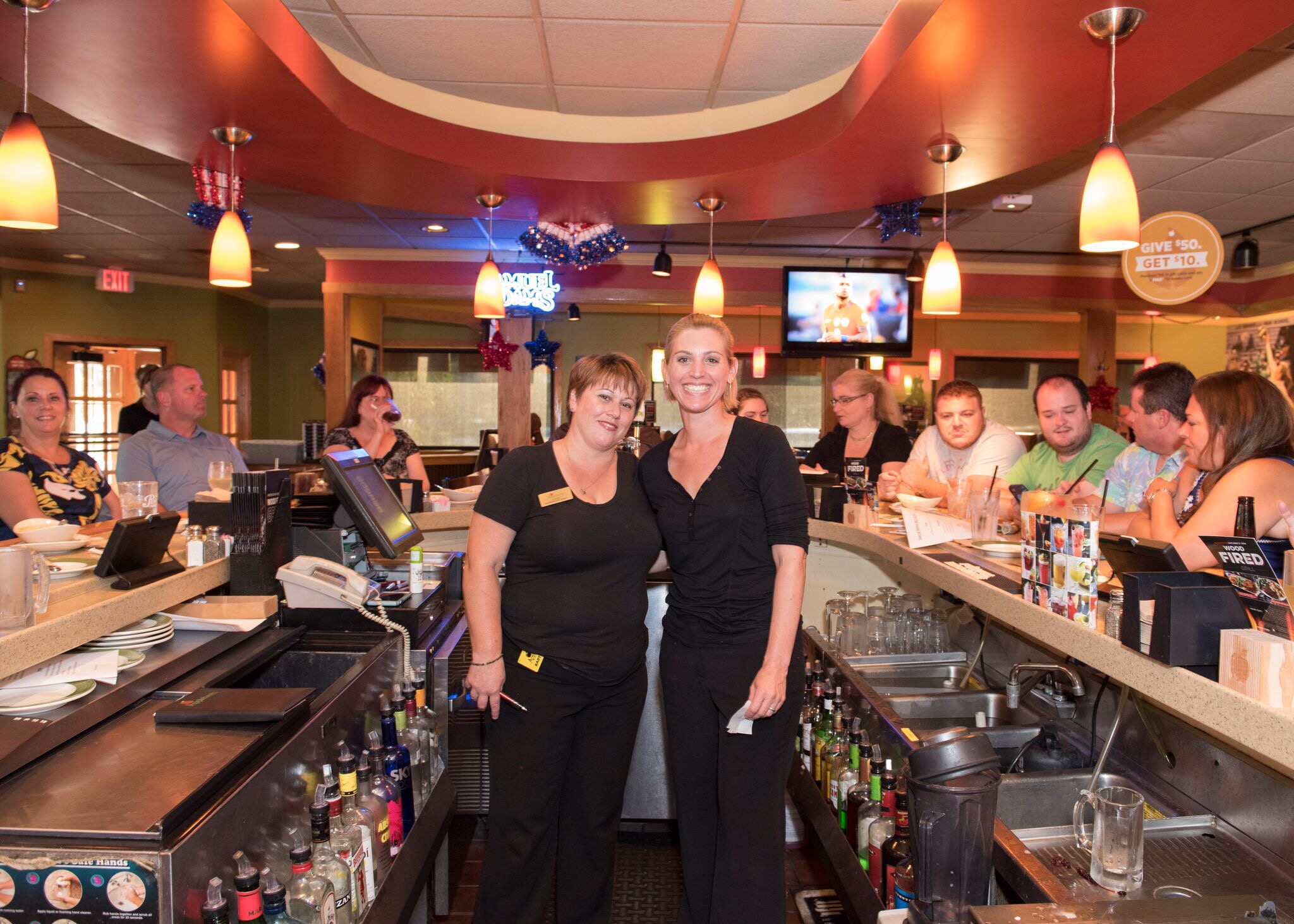 Our Servers/Bartenders and my friends Candy and Jaci. Welcome To Dining With Dan I Cook. 